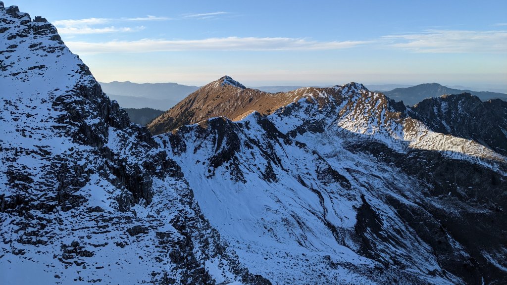 Blick in RIchtung Rotspitz und Heubatspitze. Im Hintergrund das Grüntenmassiv.